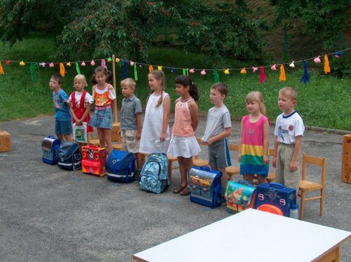 Loučení prváčků s mateřskou školkou - 27.6.2006